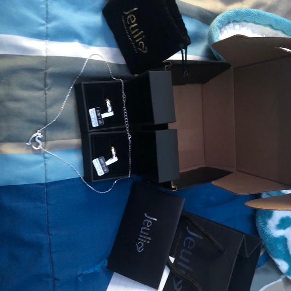 Matching Promise Rings - Picture 2 of 10